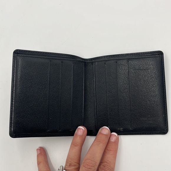 Authentic Louis Vuitton Bifold Wallet Black Epi - Picture 8 of 16